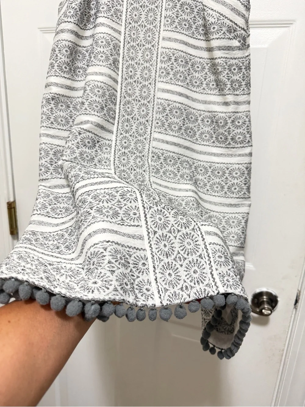 MAGGY LONDON Gray and White Lace-Pattern Shift Dress with small pom-pom - Picture 13 of 13